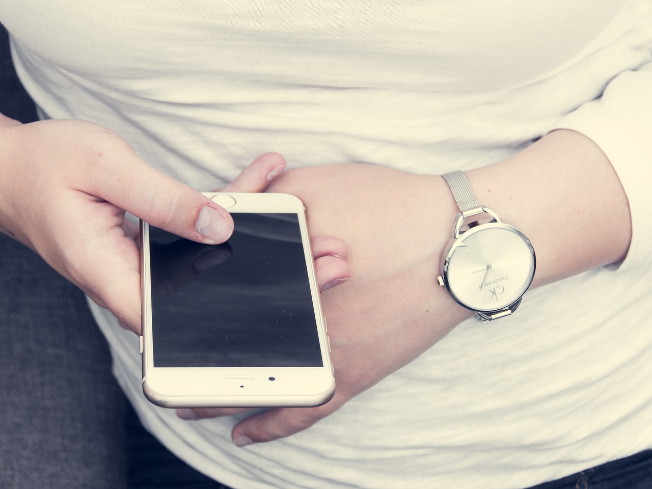 科技與時尚融合,最新香蕉手機亮相!