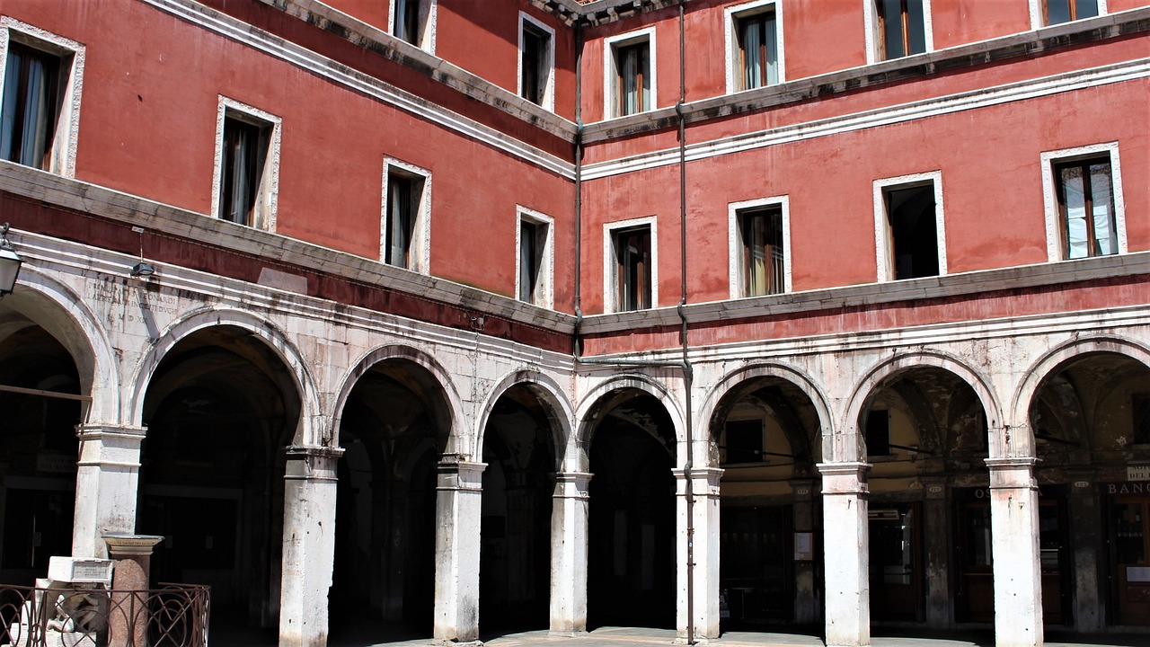 府谷縣最新房源出售,理想房地產投資選擇!