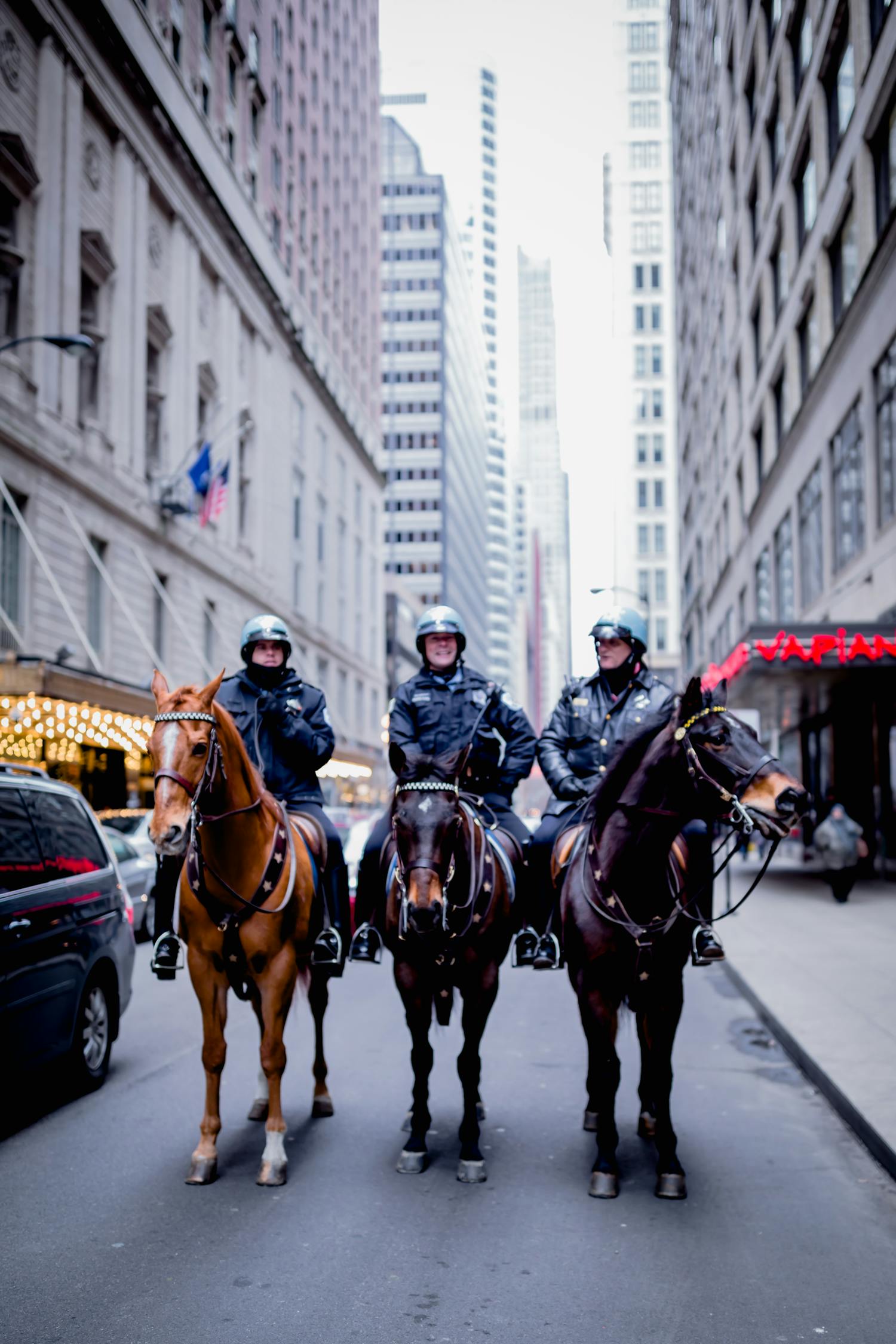 最新警察服裝展現現代警務風采
