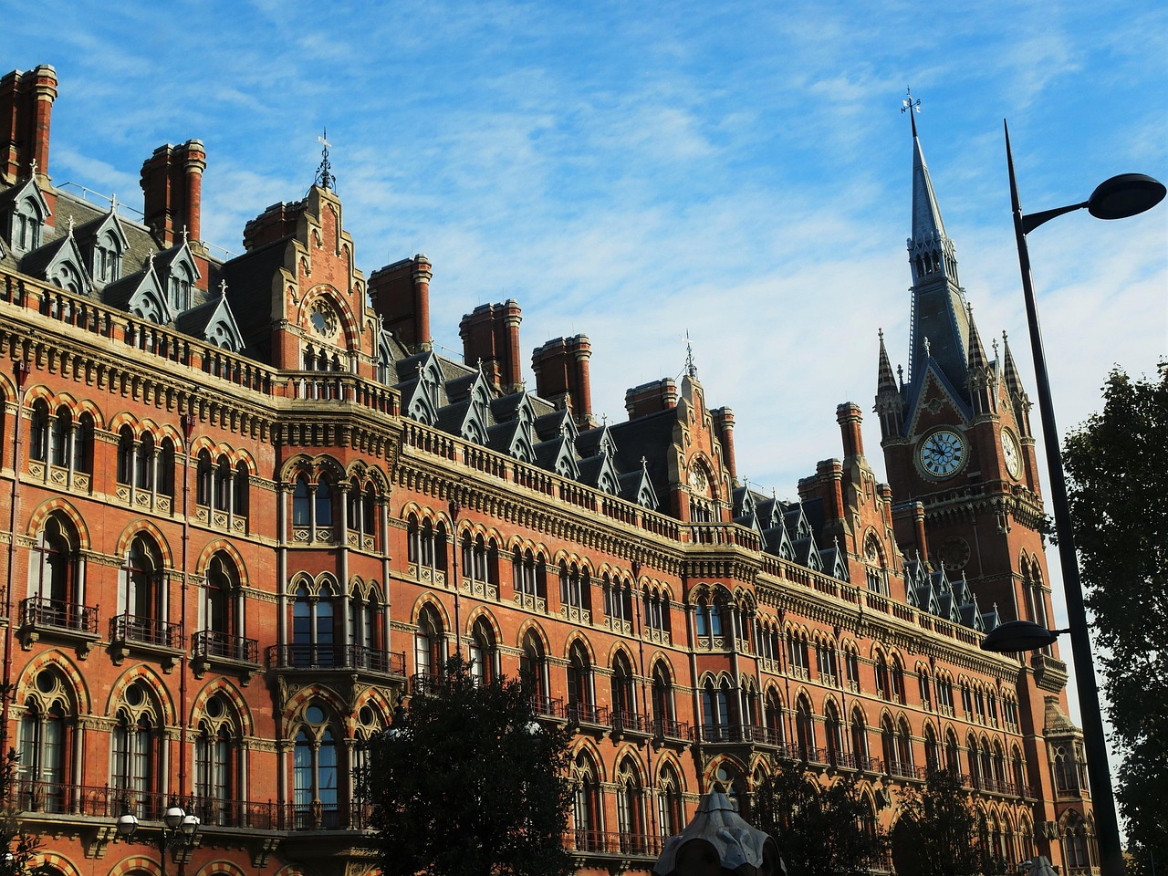 倫敦銀走勢(shì)最新動(dòng)態(tài)分析與市場(chǎng)趨勢(shì)預(yù)測(cè)