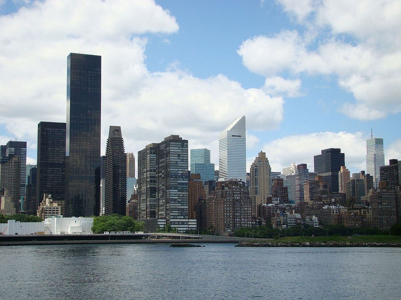 浦北最新樓盤,現代城市生活的理想探索之地